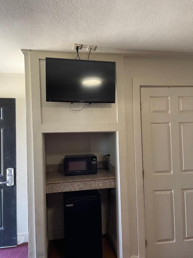 Budget Inn Monroe Bagian luar foto